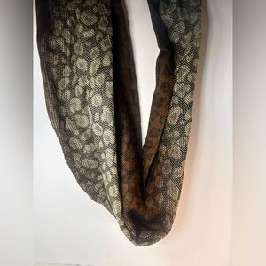 Ladies Animal Print Scarf. 100% Acrylic.
